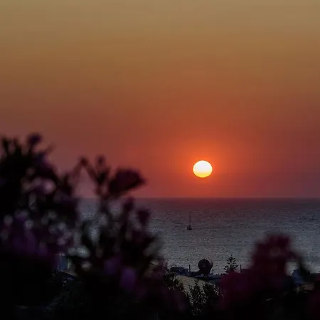 Aigaiou Avra * Parikia (Paros)