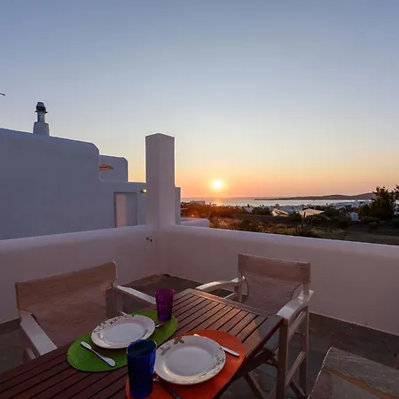 Aigaiou Avra * Parikia (Paros)