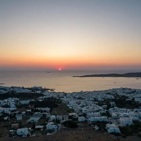 Aigaiou Avra * Parikia (Paros)