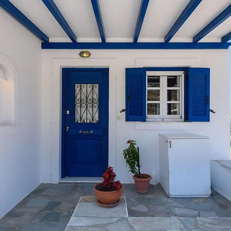 Aigaiou Avra * Parikia (Paros)