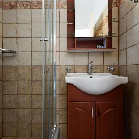 Aigaiou Avra * Parikia (Paros)