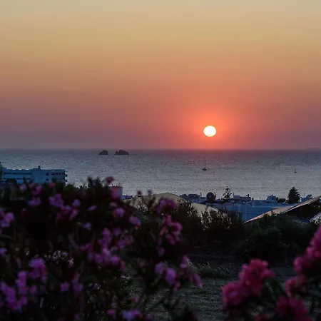 Aigaiou Avra * Parikia (Paros)