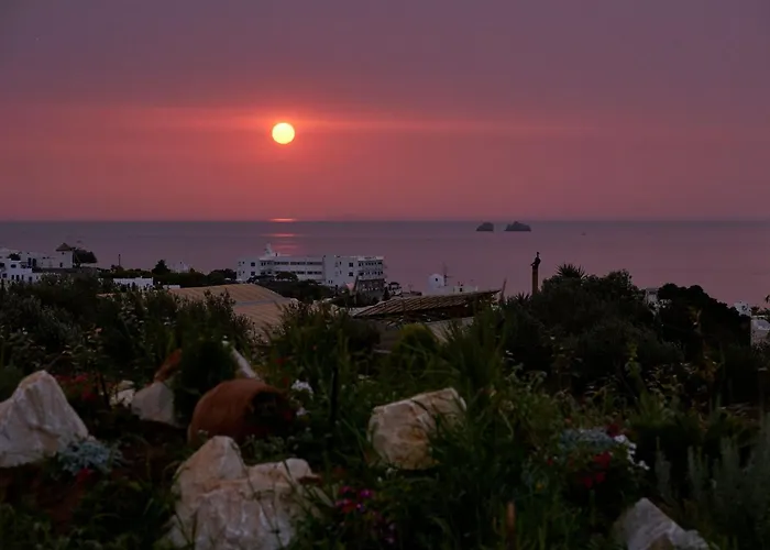 Aigaiou Avra * Parikia (Paros)